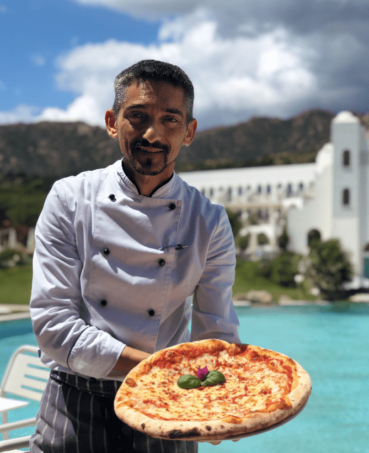 Pizzaiolo del Falkensteiner Capo Boi Family Hotel