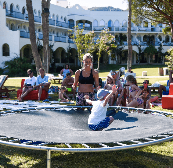 L'atleta Tania Cagnotto al Falkensteiner Capo Boi Family Hotel | Digital Marketing in Hotel