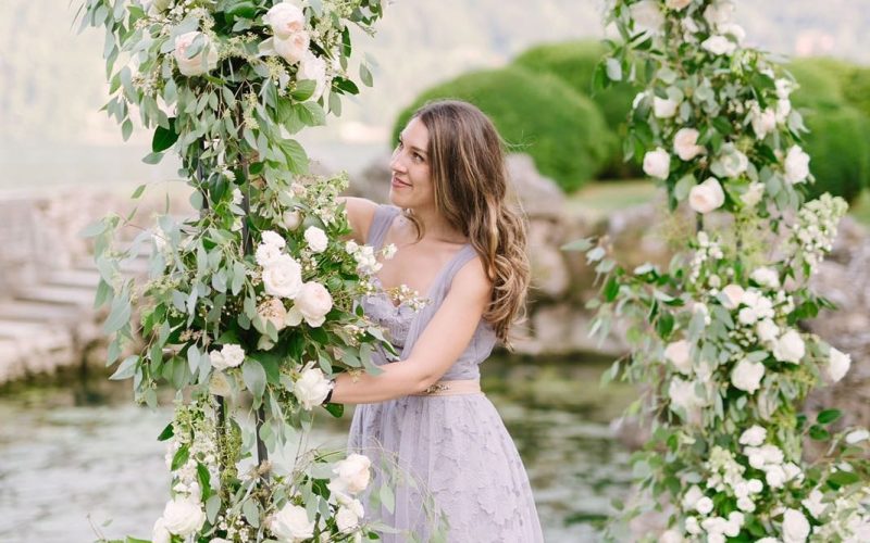 Elisa Mocci impegnata negli ultimi preparativi prima di un matrimonio | wedding Tourism Sardegna