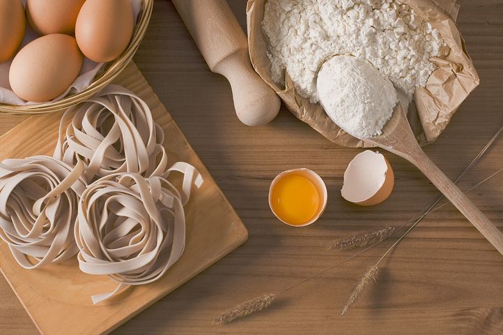 Foto pasta fresca, uova e farina