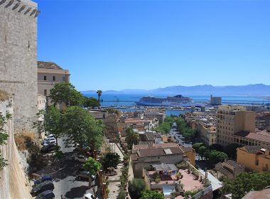 Vista sul porto di Cagliari dal Bastione Santa Croce.
