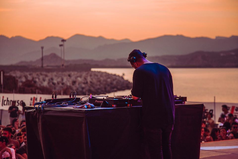 Dj sul palco del Red Valley Festival 2019 | La gestione del rischio negli eventi