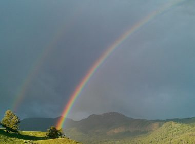 Arcobaleno su montagna