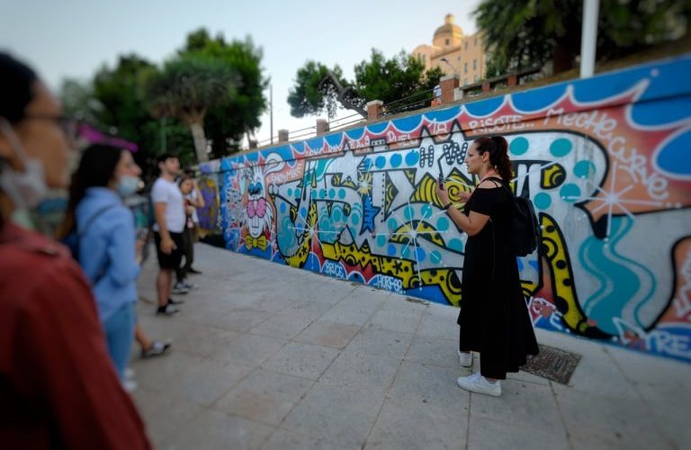 Tour street art in Sardegna, foto del percorso con Melania Garau - AperiTurismo